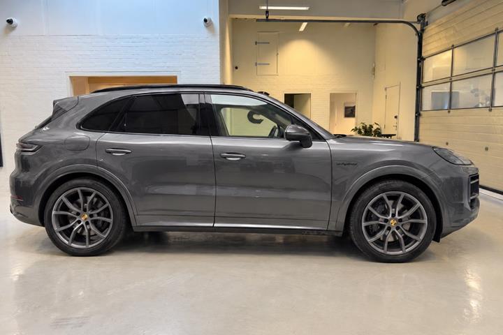 undefined Porsche Cayenne fra 2024