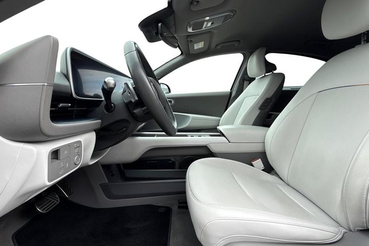 Grå Hyundai Ioniq 6 fra 2023