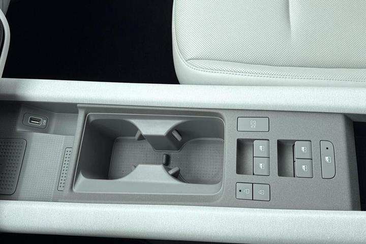 Grå Hyundai Ioniq 6 fra 2023
