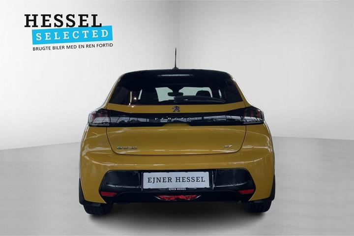 Gul Peugeot e-208 fra 2021