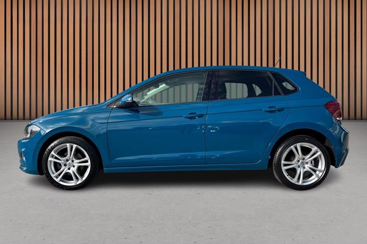 Blå VW Polo fra 2018