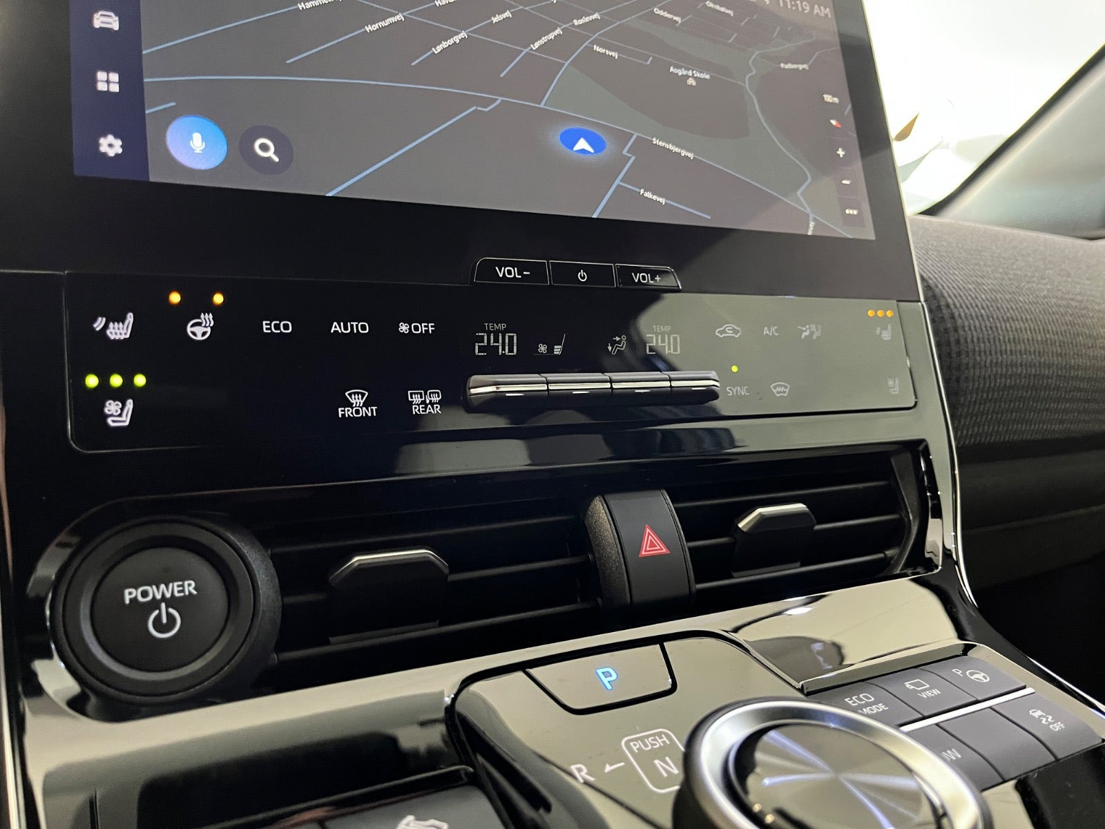 Blå Toyota BZ4X fra 2023