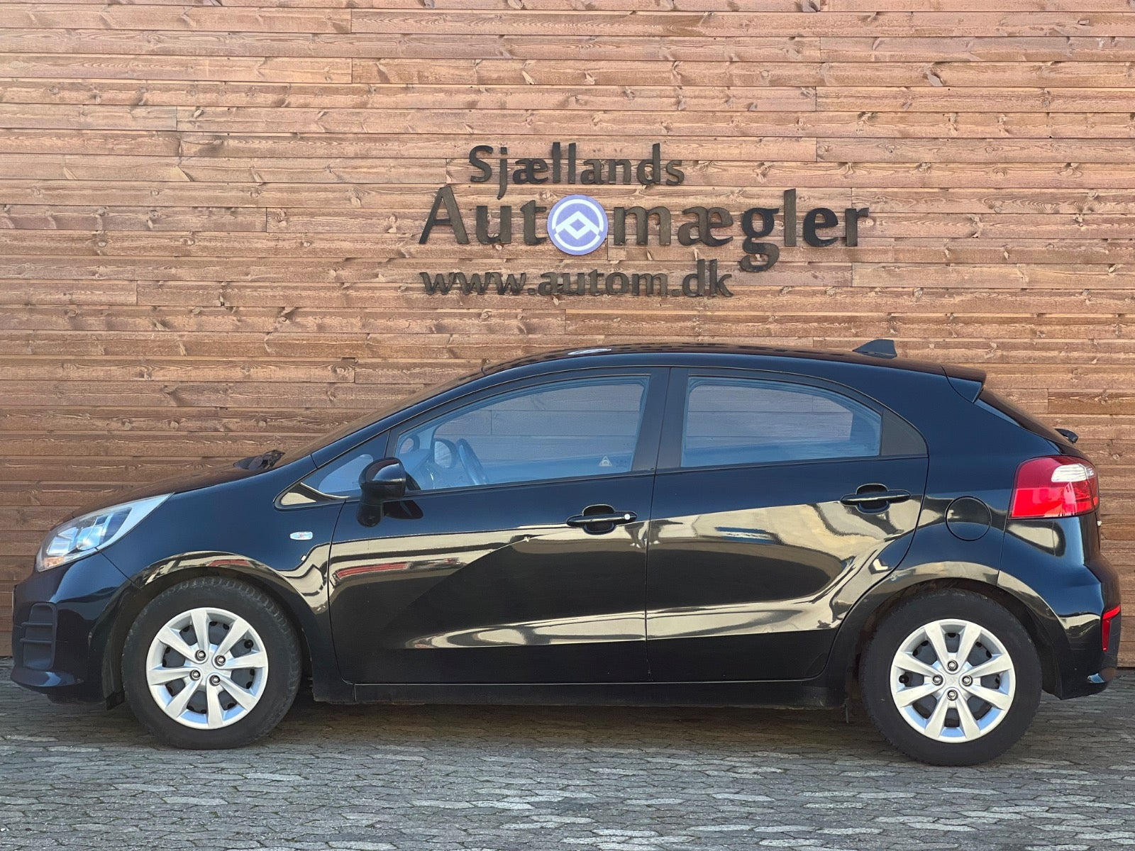 Sort Kia Rio fra 2015