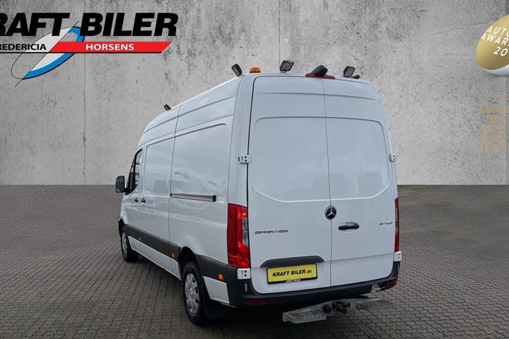 Hvid Mercedes Sprinter 317 fra 2023