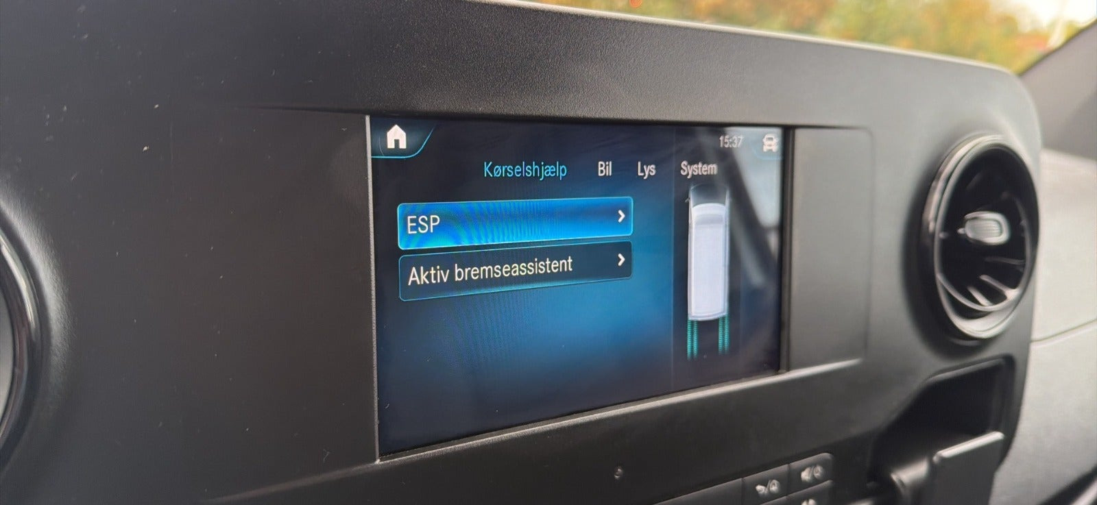 Hvid Mercedes Sprinter 317 fra 2023