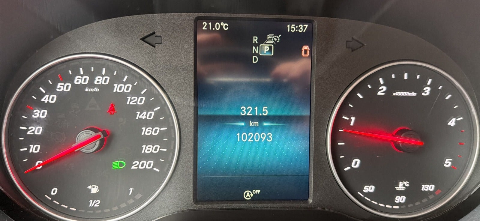 Hvid Mercedes Sprinter 317 fra 2023