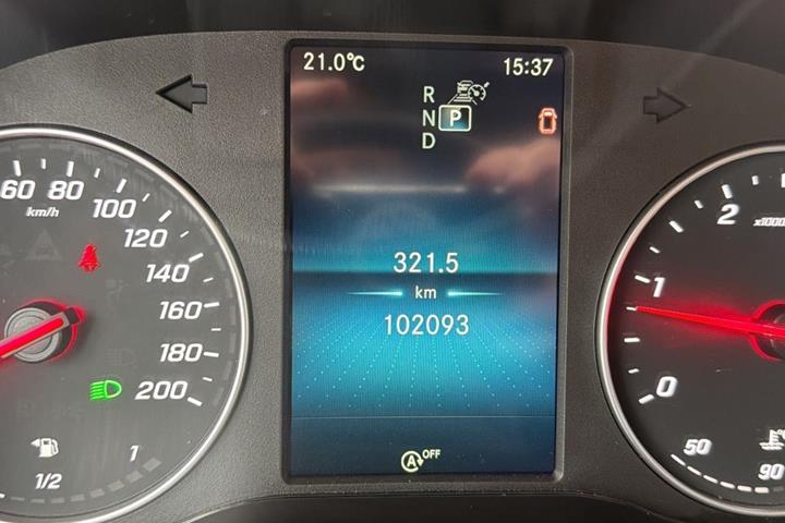 Hvid Mercedes Sprinter 317 fra 2023