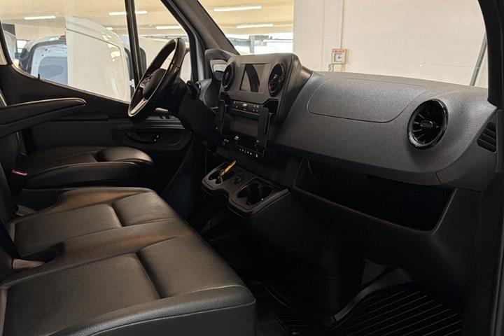 Hvid Mercedes Sprinter 317 fra 2023