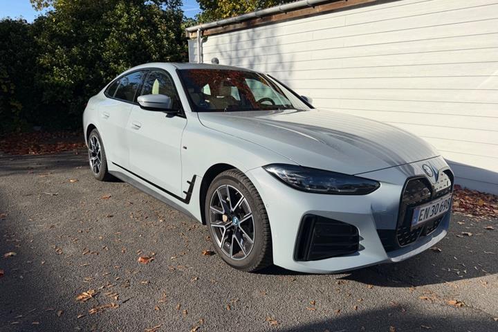 Grå BMW i4 fra 2022