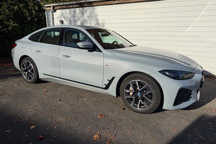 Grå BMW i4 fra 2022