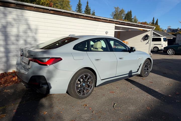 Grå BMW i4 fra 2022