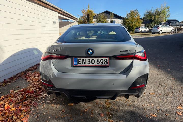 Grå BMW i4 fra 2022