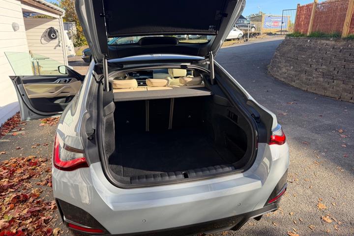 Grå BMW i4 fra 2022