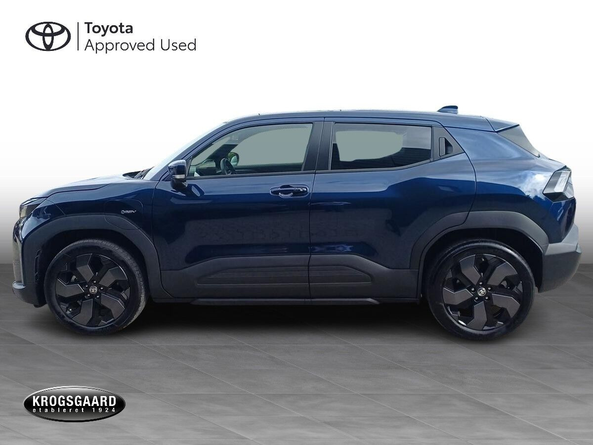 Blå Toyota Urban Cruiser fra 2025