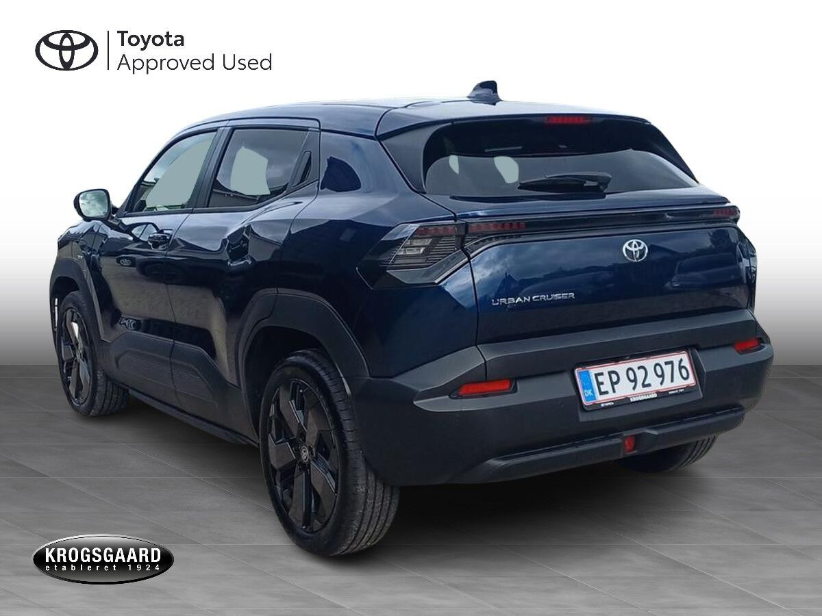 Blå Toyota Urban Cruiser fra 2025