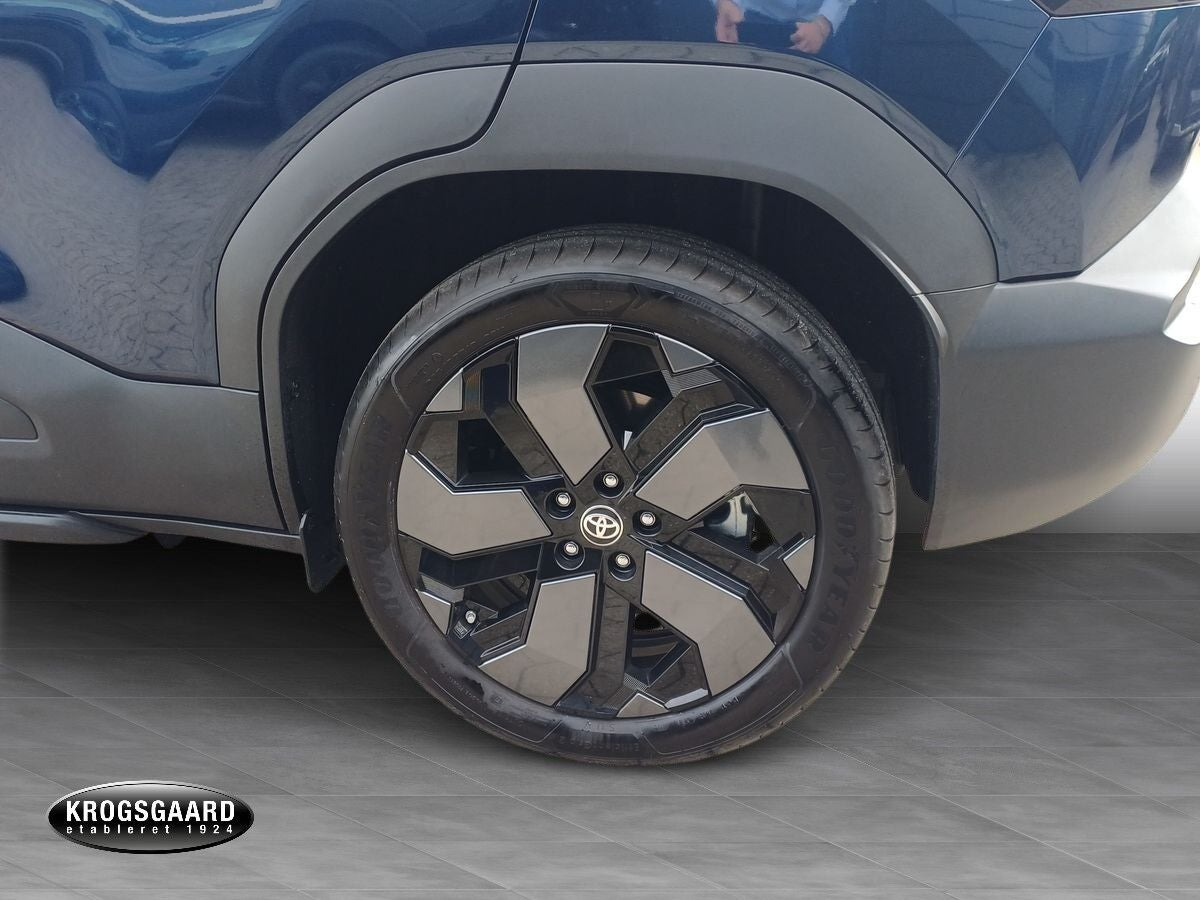 Blå Toyota Urban Cruiser fra 2025