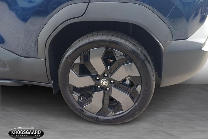 Blå Toyota Urban Cruiser fra 2025
