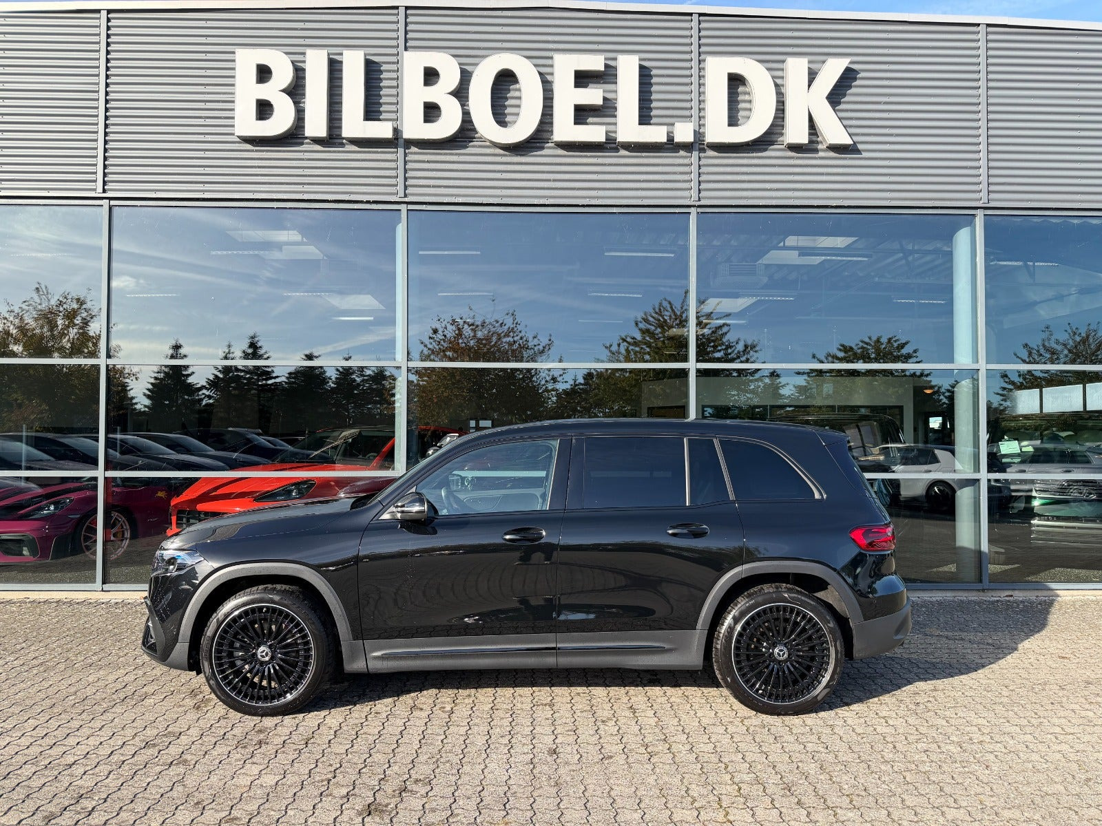 Sort Mercedes EQB250+ fra 2025