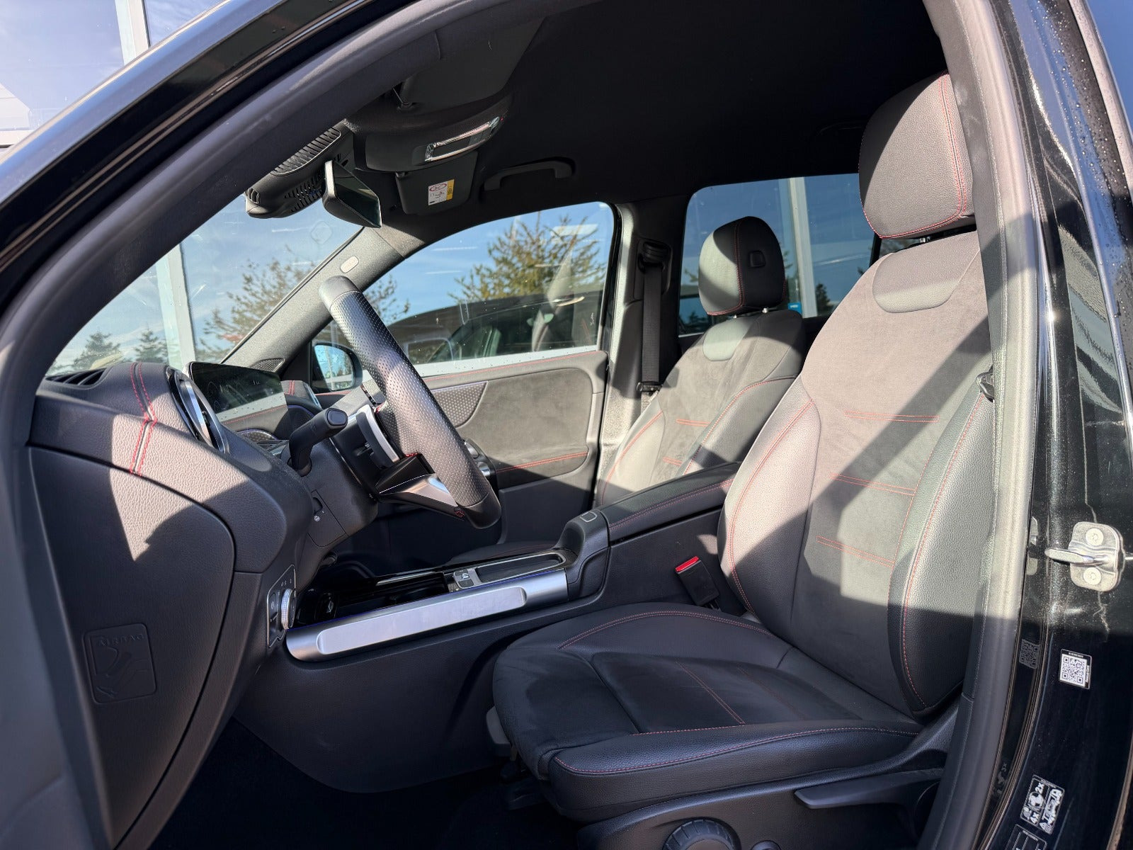Sort Mercedes EQB250+ fra 2025
