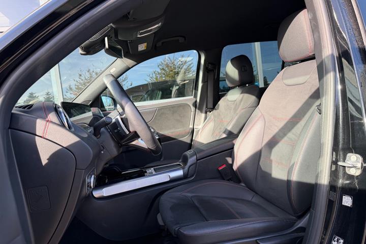 Sort Mercedes EQB250+ fra 2025