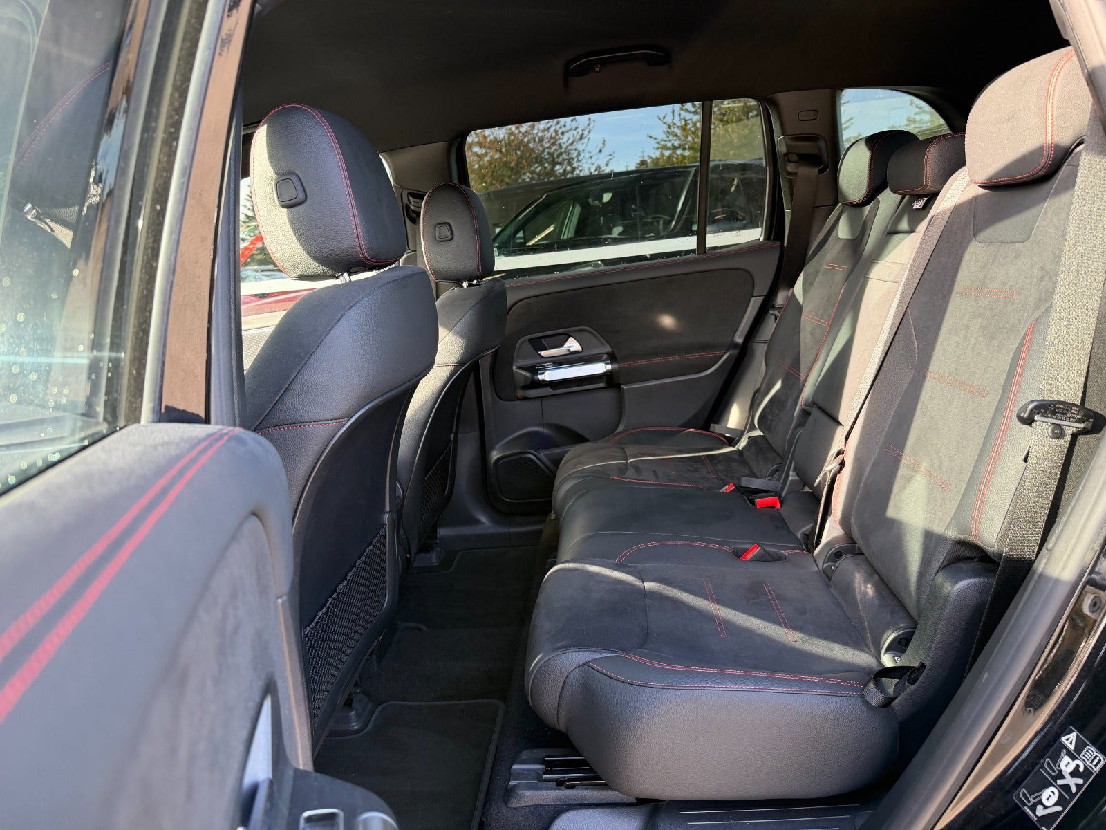 Sort Mercedes EQB250+ fra 2025