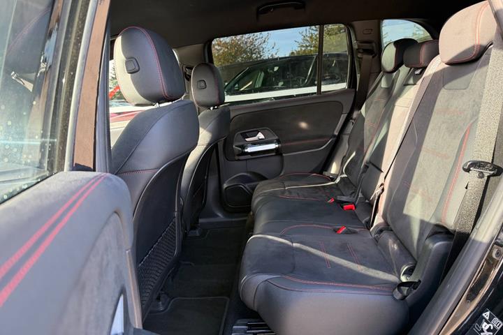 Sort Mercedes EQB250+ fra 2025