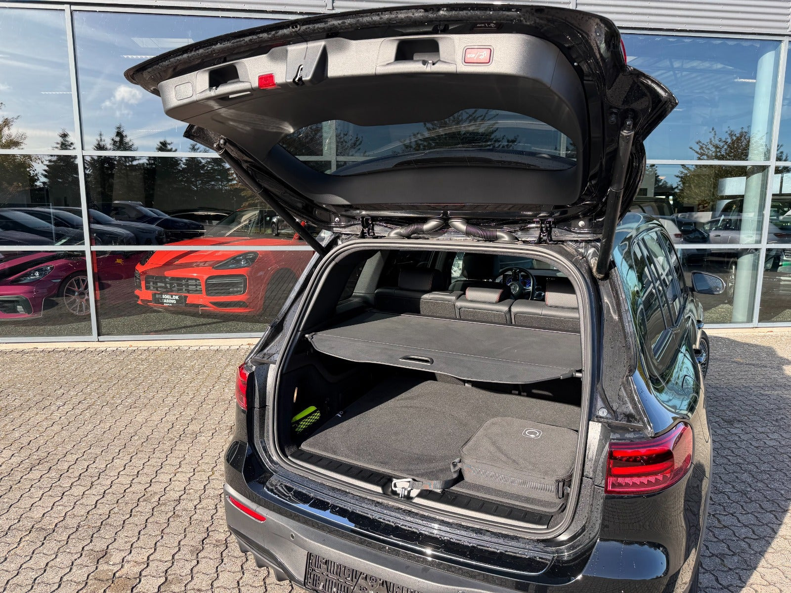 Sort Mercedes EQB250+ fra 2025