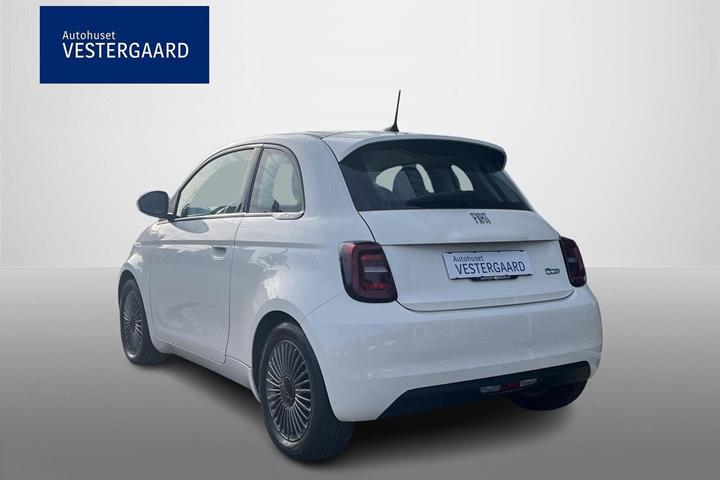 Hvid Fiat 500e fra 2021