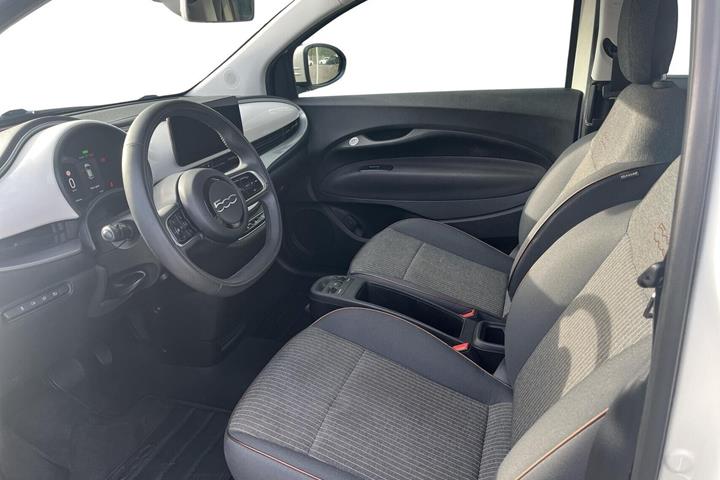 Hvid Fiat 500e fra 2021