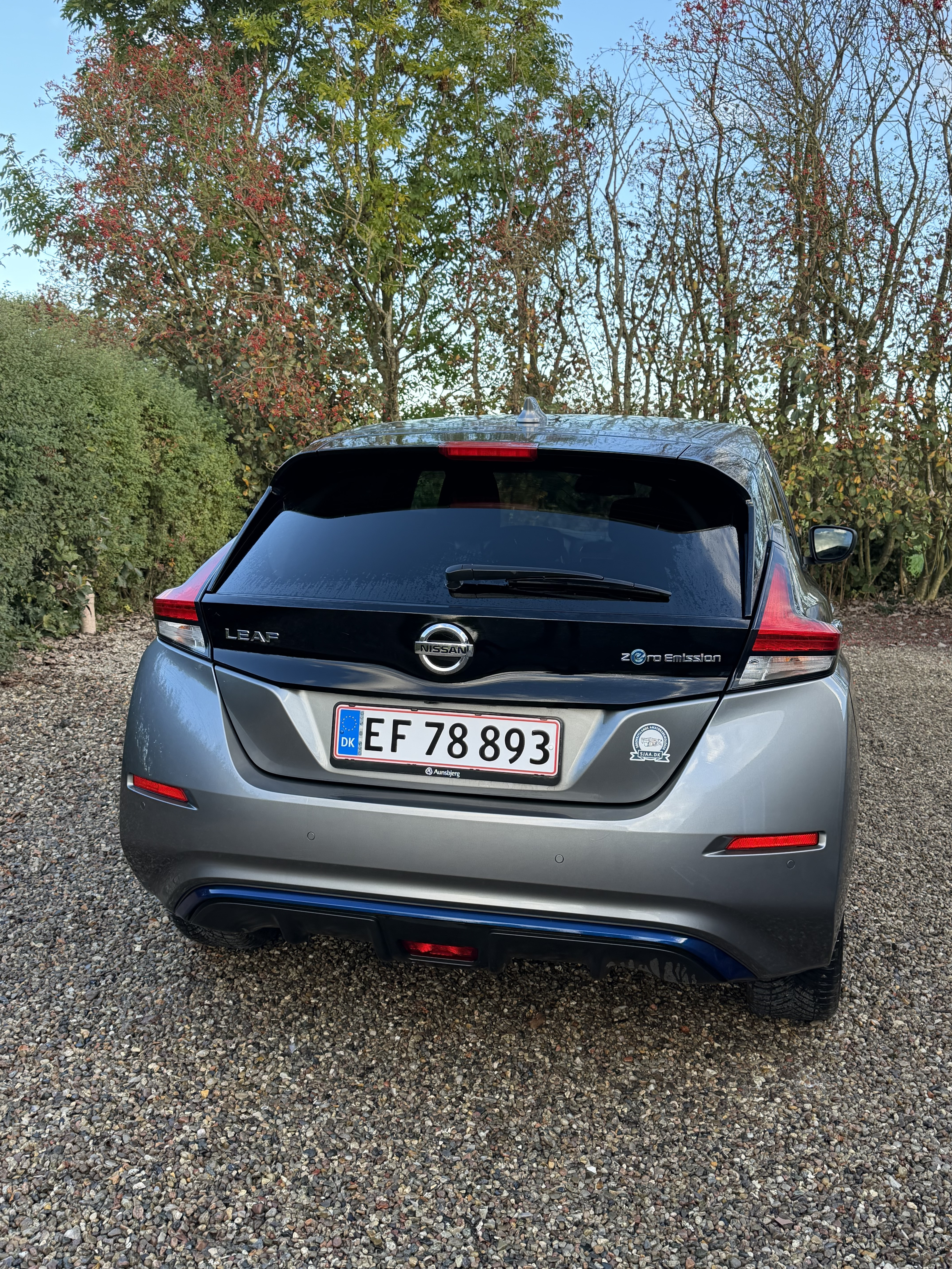 Grå Nissan Leaf fra 2021