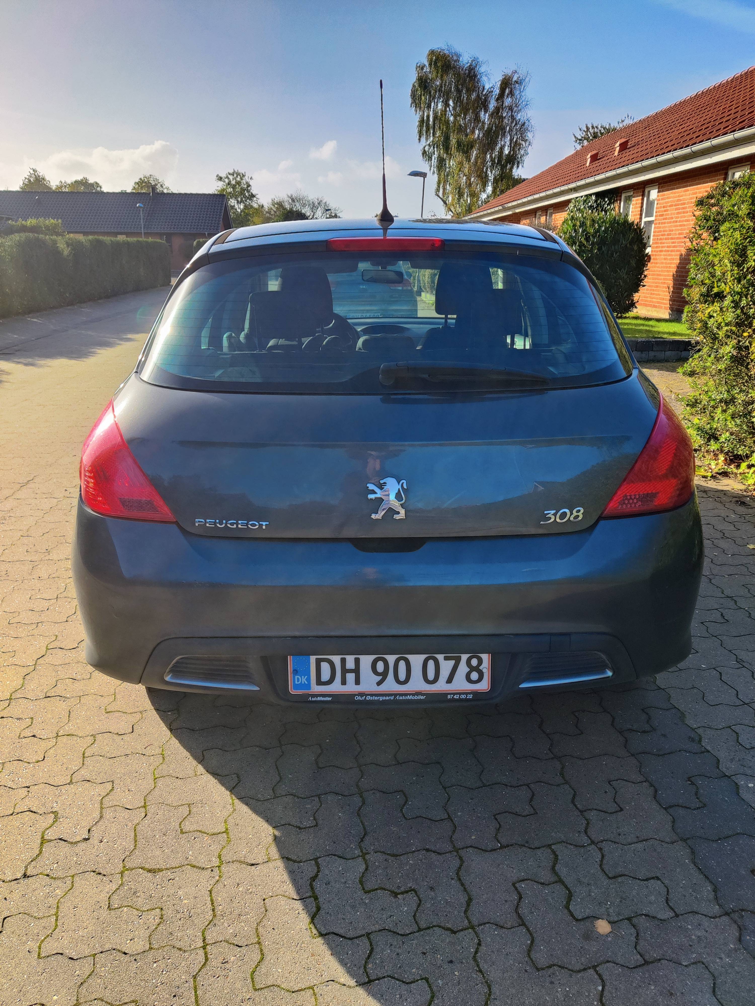 Grå Peugeot 308 fra 2010