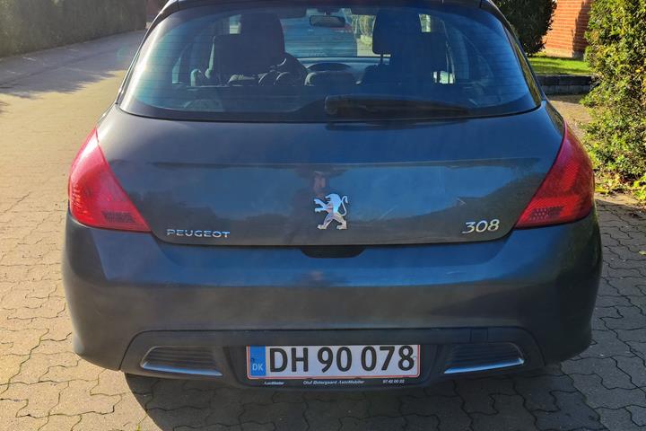 Grå Peugeot 308 fra 2010