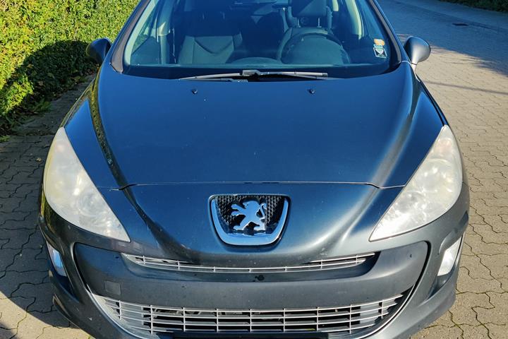 Grå Peugeot 308 fra 2010