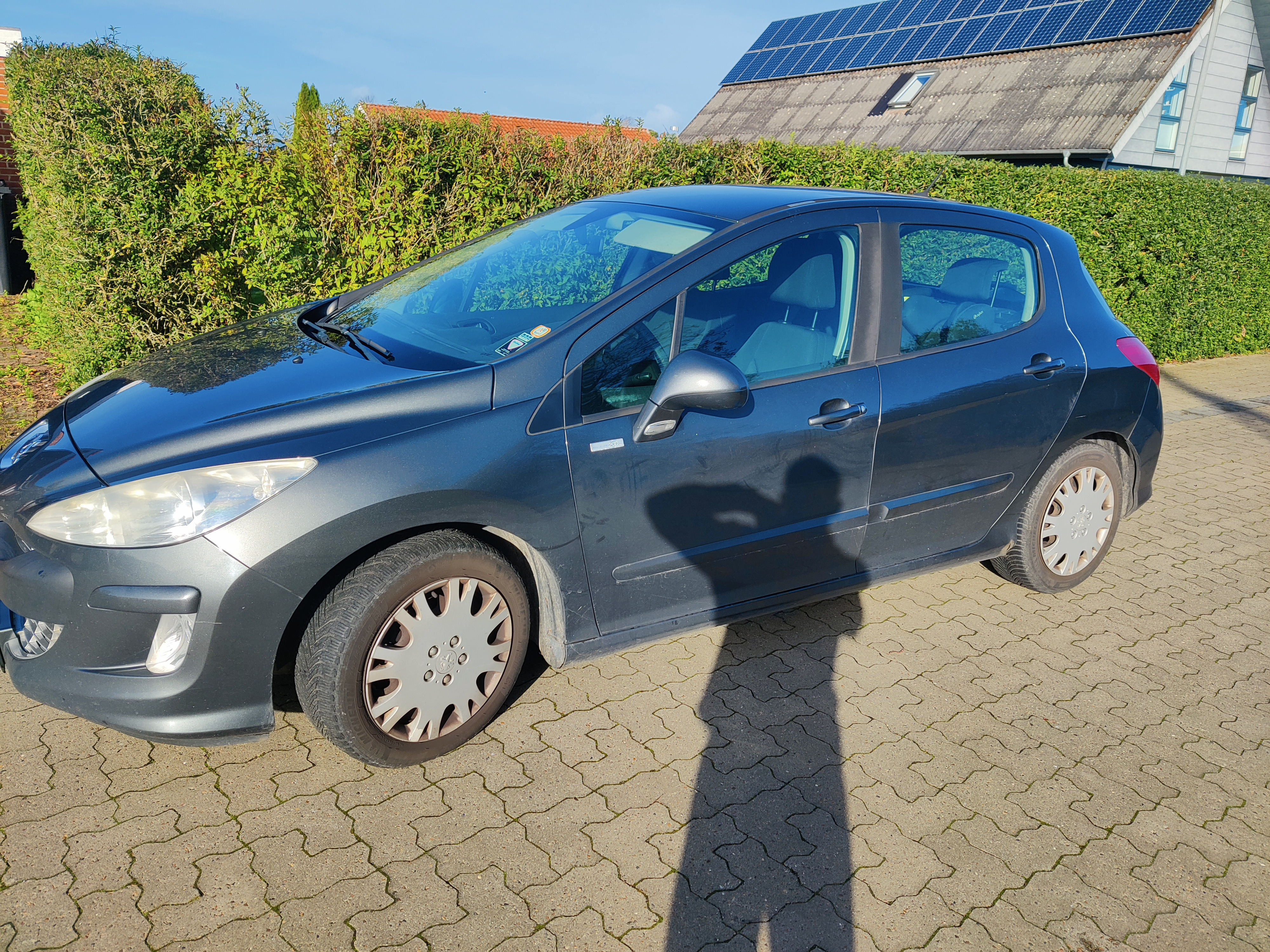 Grå Peugeot 308 fra 2010