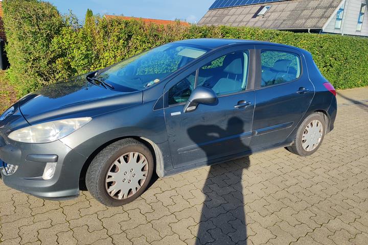 Grå Peugeot 308 fra 2010