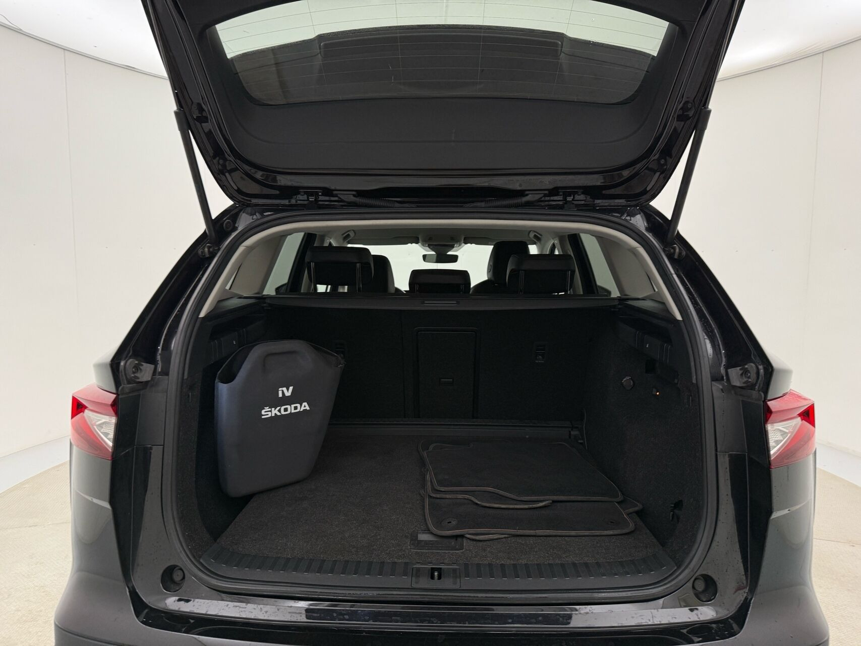 Sort Skoda Enyaq fra 2023