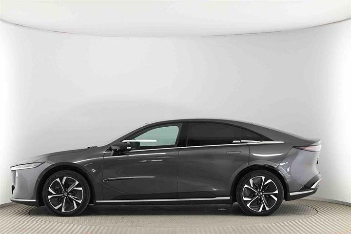 Grå Mazda 6e fra 2026