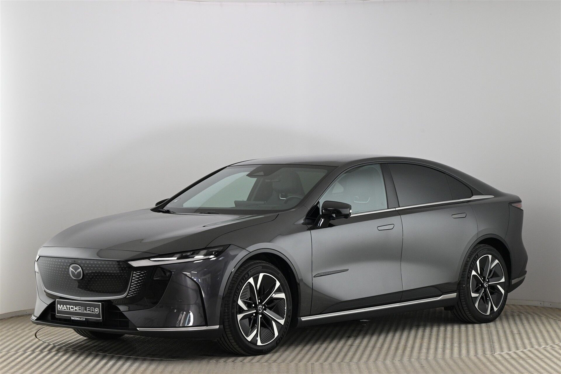 Grå Mazda 6e fra 2026