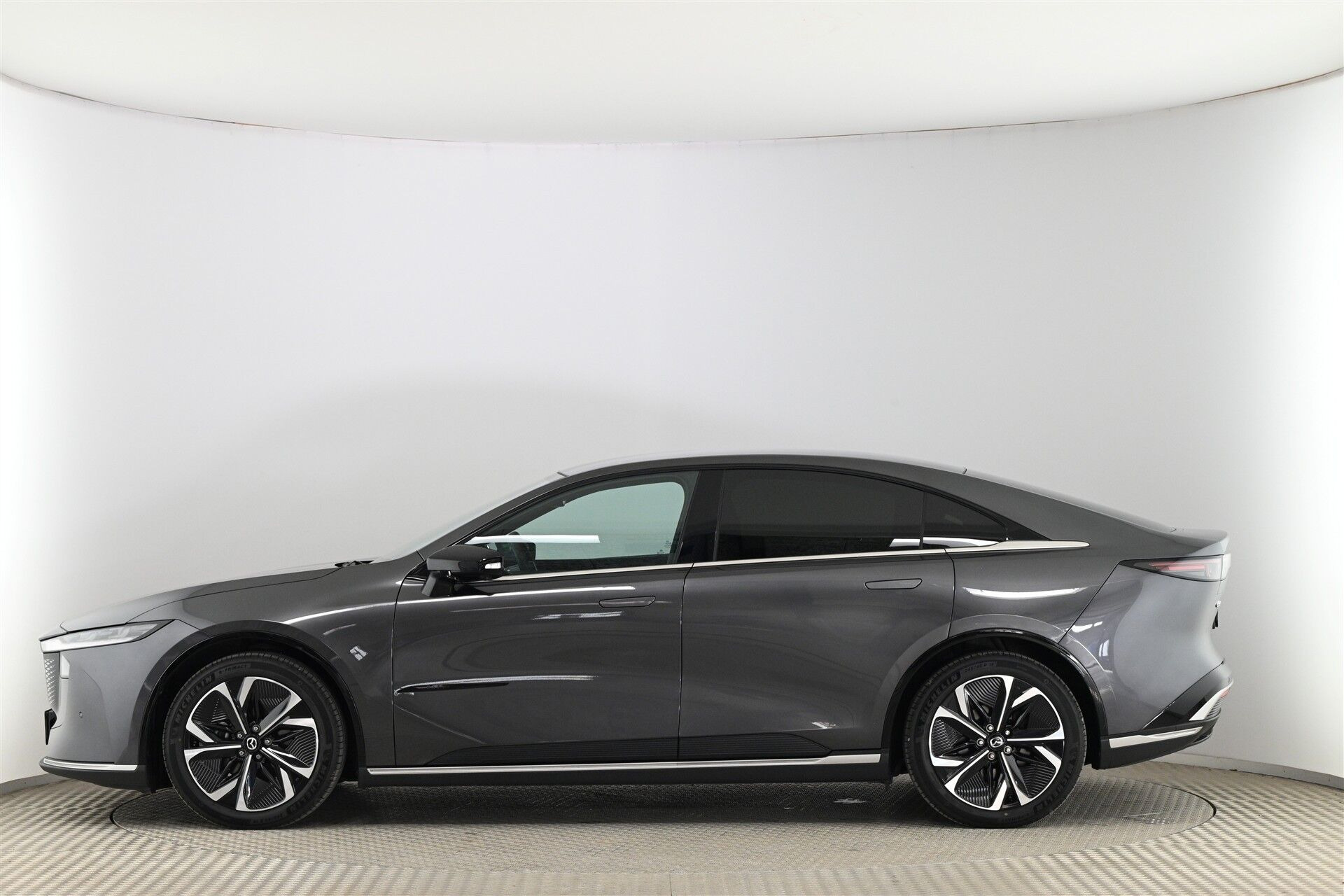 Grå Mazda 6e fra 2026