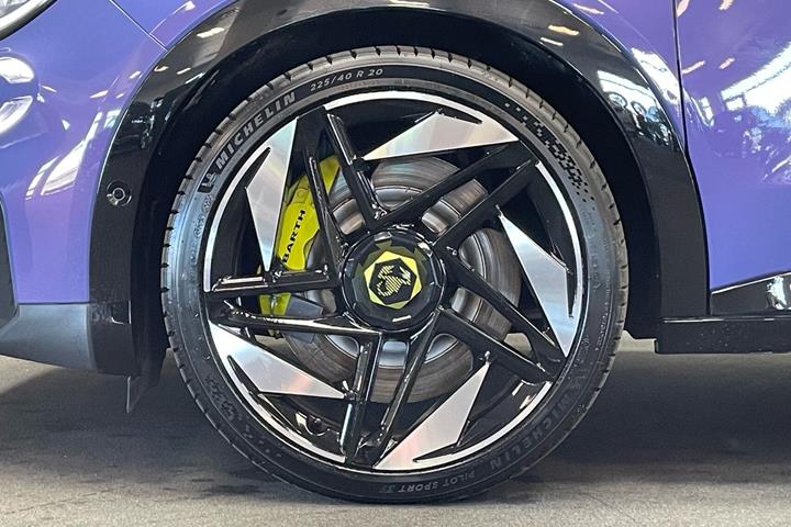 Lilla Abarth 600e fra 2025