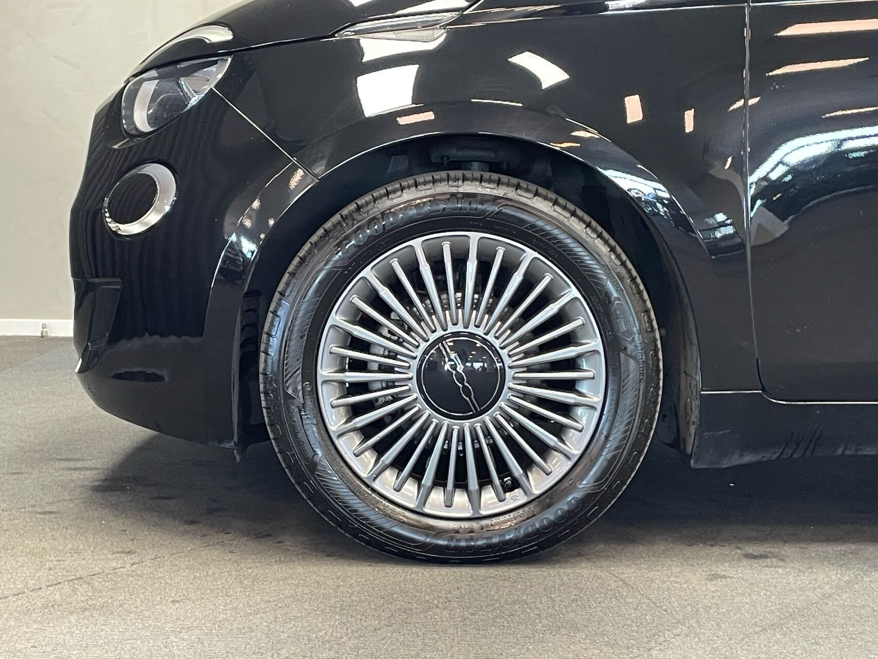 Sort Fiat 500e fra 2023
