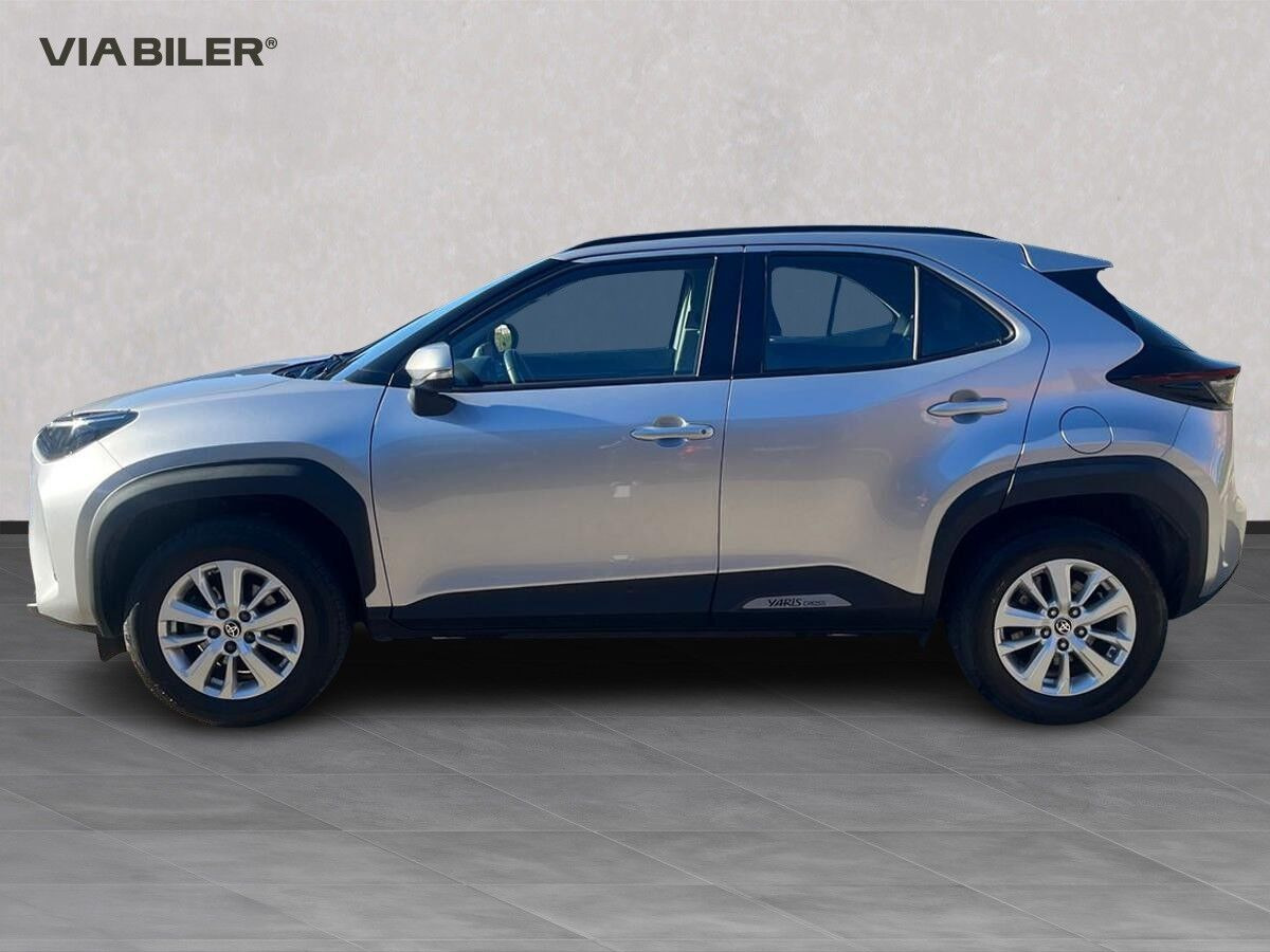 Sølv Toyota Yaris Cross fra 2023