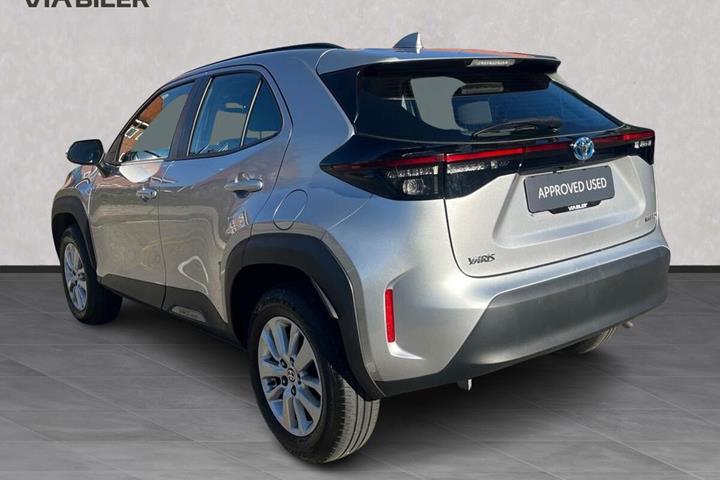 Sølv Toyota Yaris Cross fra 2023