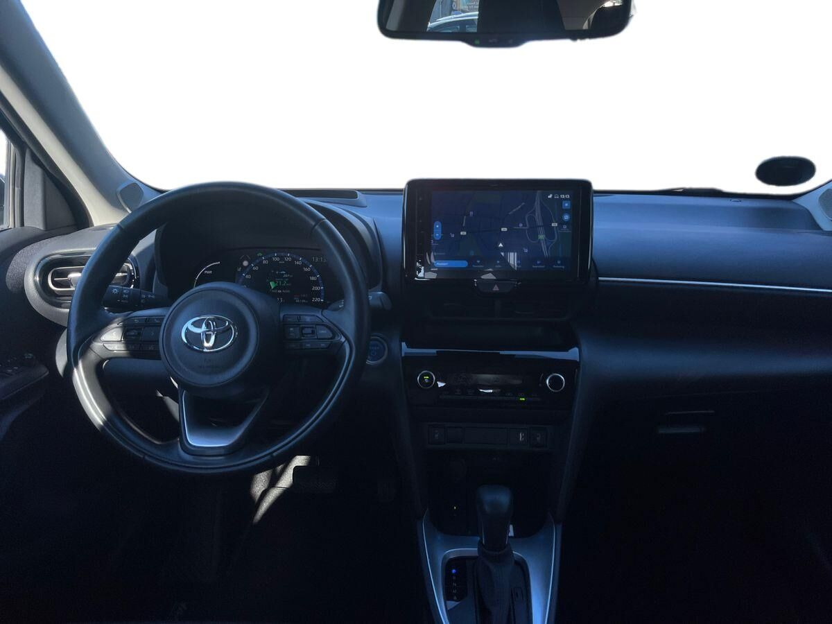 Sølv Toyota Yaris Cross fra 2023