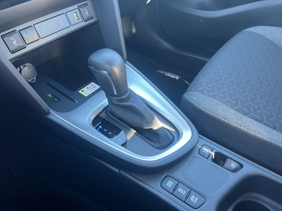 Sølv Toyota Yaris Cross fra 2023