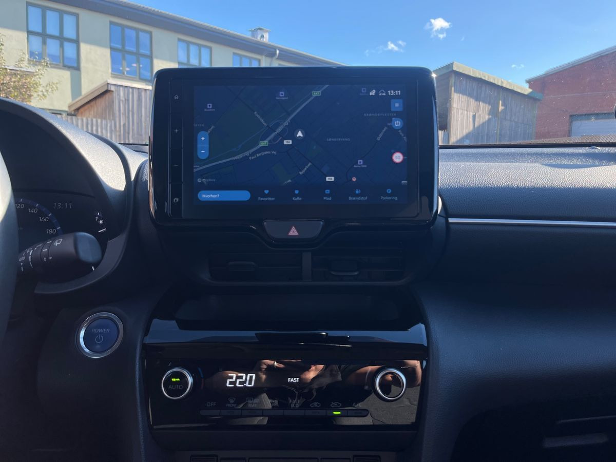 Sølv Toyota Yaris Cross fra 2023