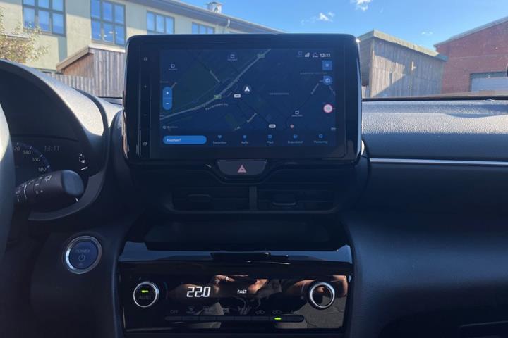 Sølv Toyota Yaris Cross fra 2023