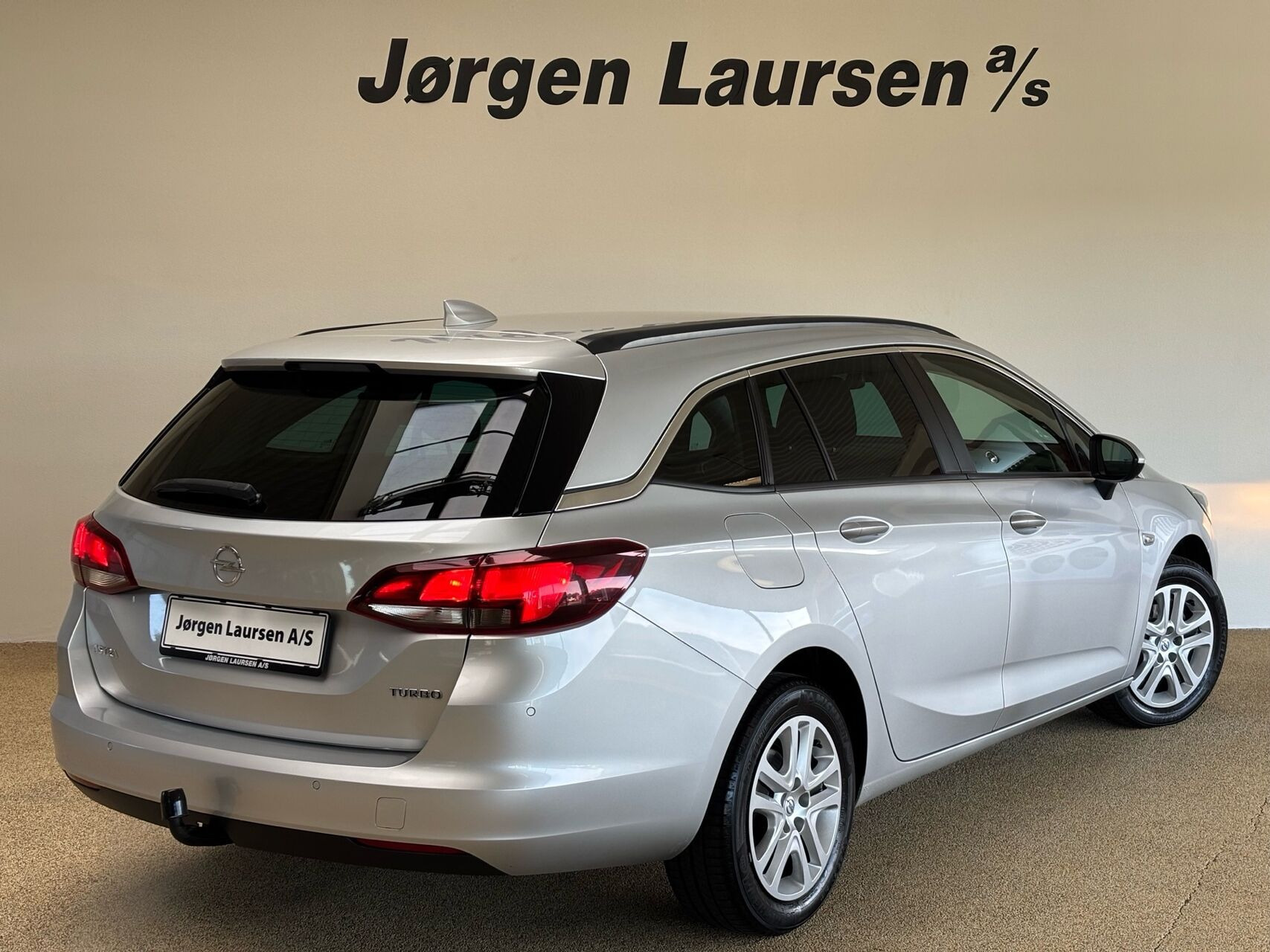 Sølv Opel Astra fra 2017