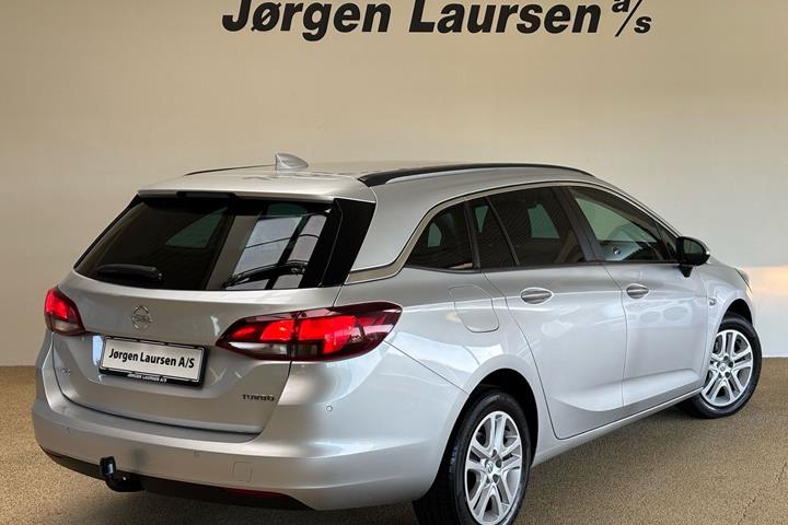 Sølv Opel Astra fra 2017