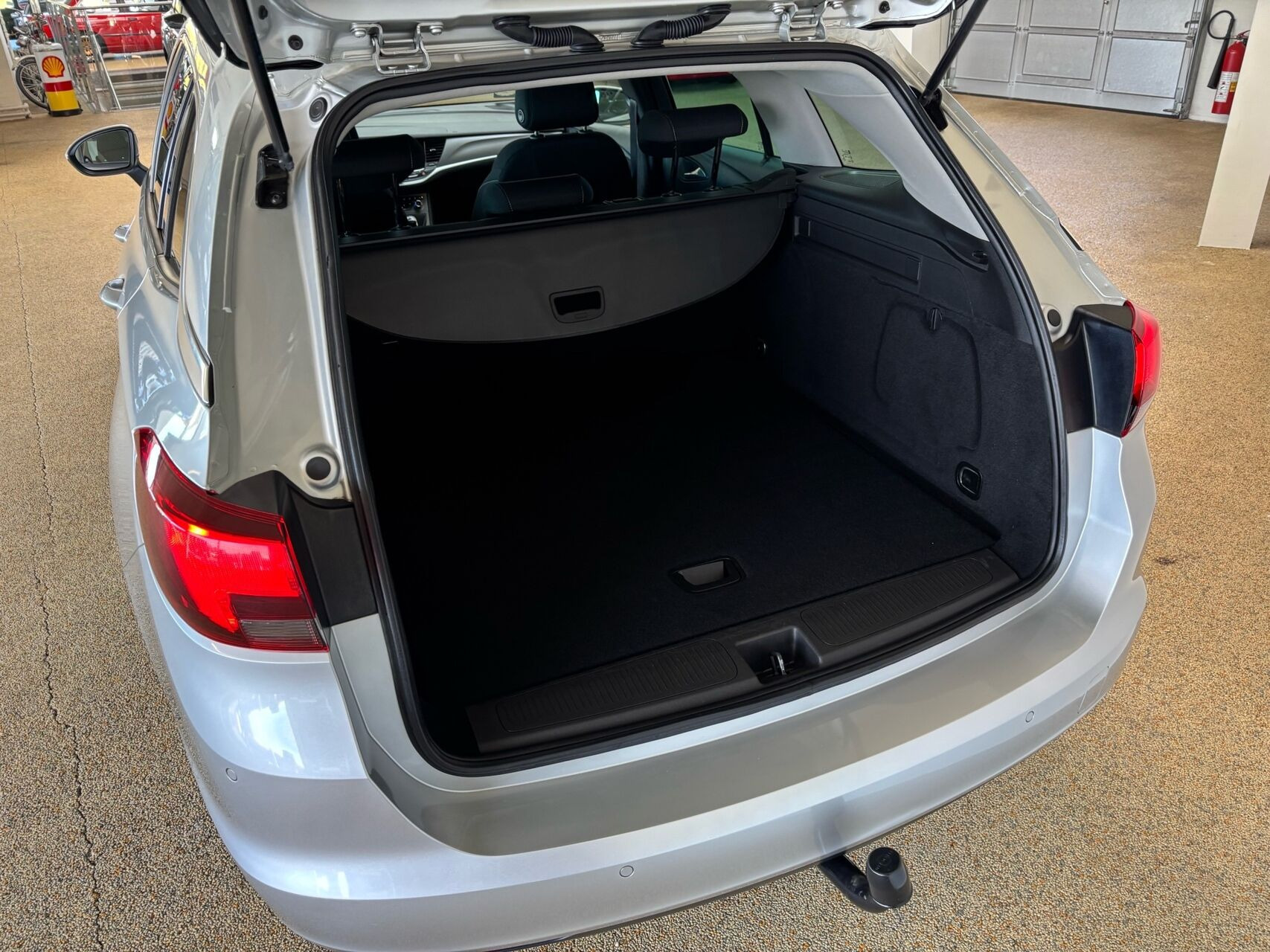 Sølv Opel Astra fra 2017
